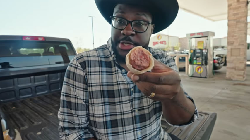 I Ate EVERYTHING at the World’s Largest Buc-ee’s!